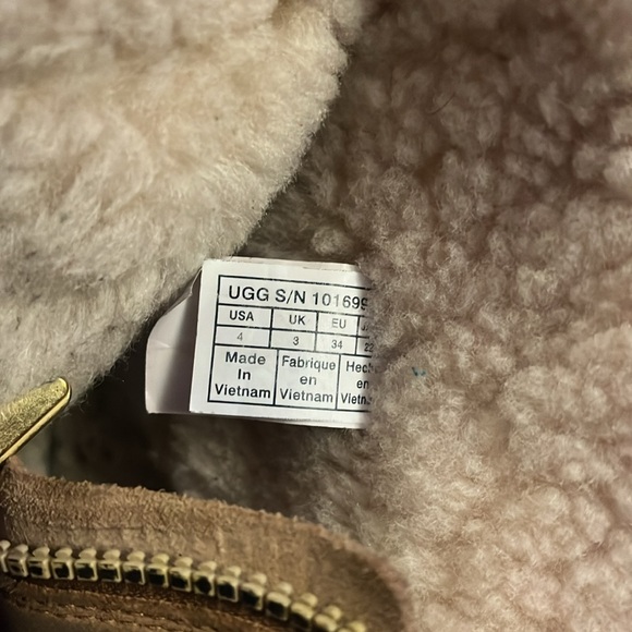 UGG BOOTS - Picture 5 of 8